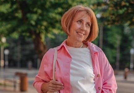 Омолаживающие короткие стрижки для женщин после 50